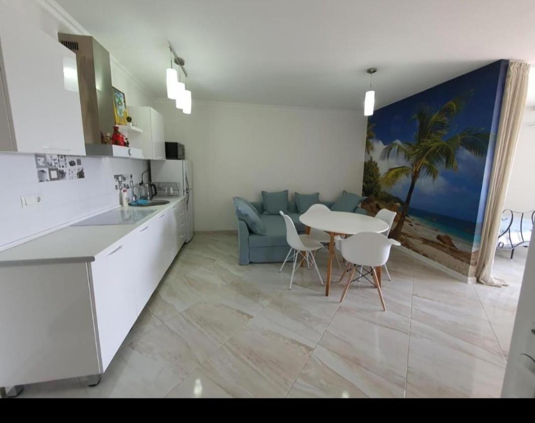 Paradise Apartment バトゥーミ エクステリア 写真